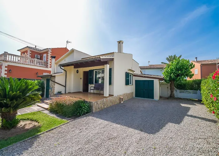 Pet-Friendly Holiday Home Near Beach